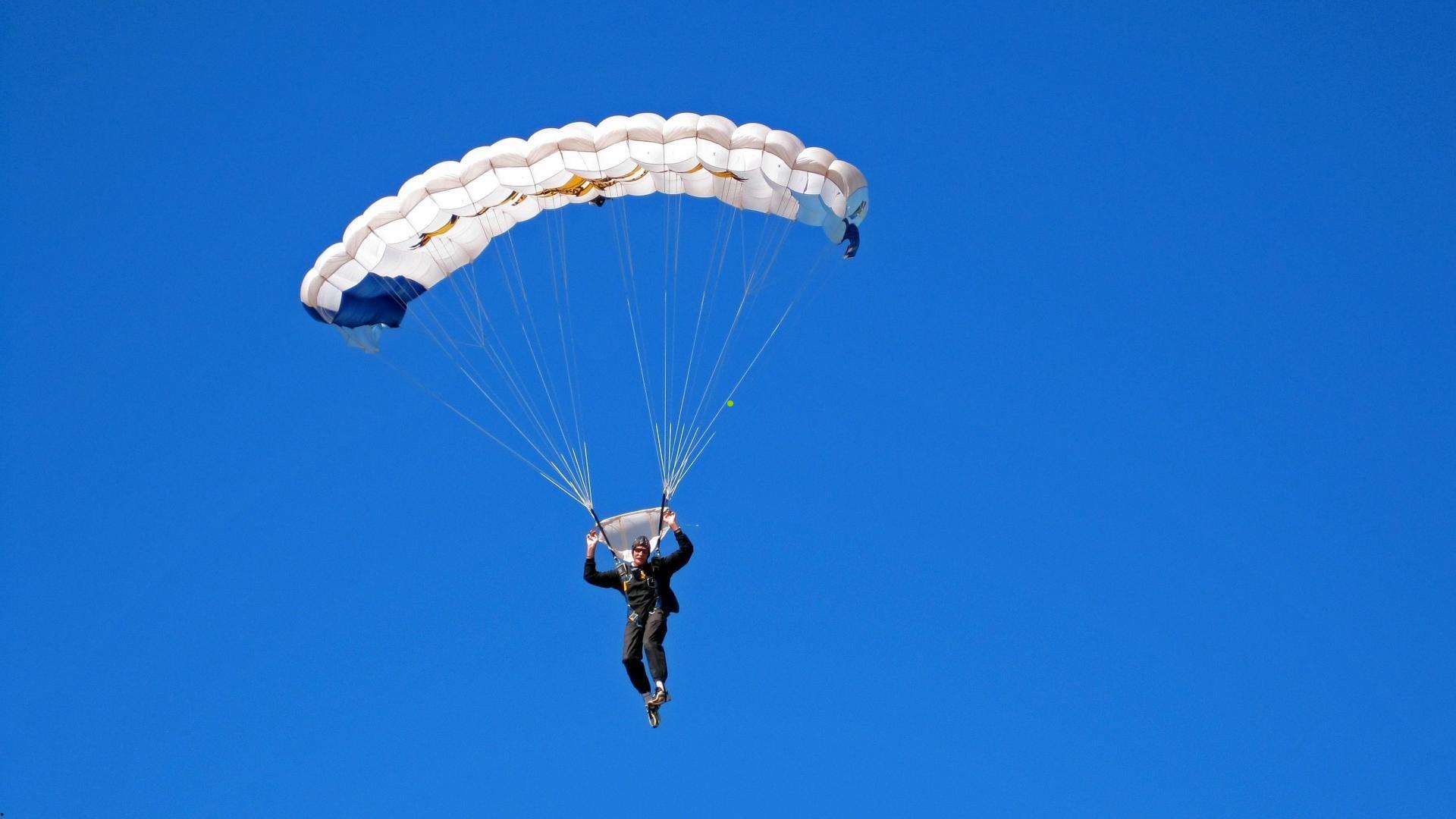 足彩网公司-西部联体育主管涉挪用友人资金修建球场遭正式指控